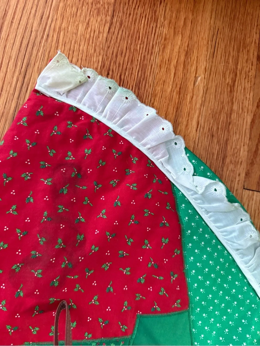 Vintage Handmade Patchwork Quilted Christmas Tree Skirt Ruffled Lace Quilt
